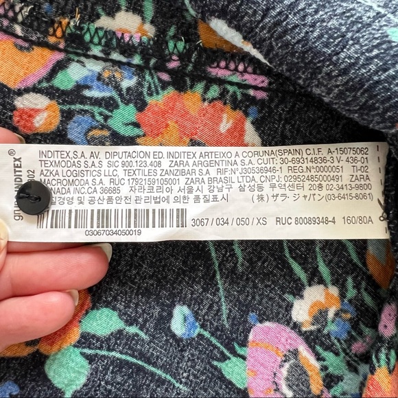 Zara TRF Navy Floral V-Neck Ruched Half Sleeve Button Front Blouse Women’s Sz XS - Picture 11 of 11